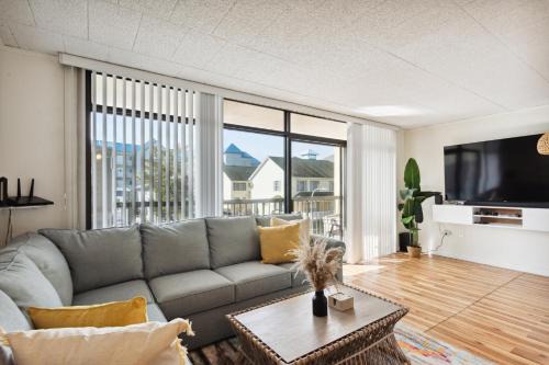Midtown Ocean City Apartment | Fun & Comfy Beachside Getaway ~ King Bed ~ Balcony