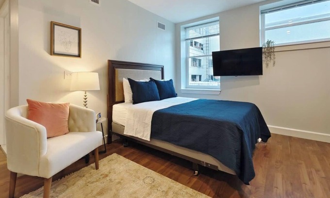Downtown Jacksonville Apartment | Fun Cozy Studio Apts - 1 Mile to TIAA Bnk Fld!