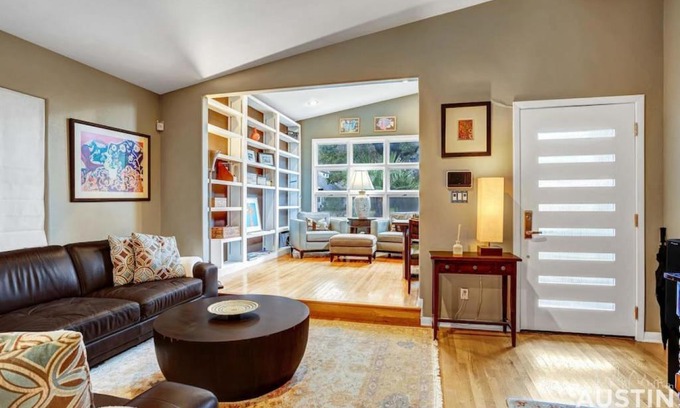 Bryker Woods House | Fun For the Whole Family - Easy Access to Downtown