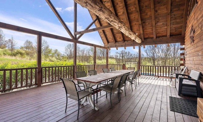 Logan Cabin | Fun Private Lodge for 18 Pool Pond Hot Tub
