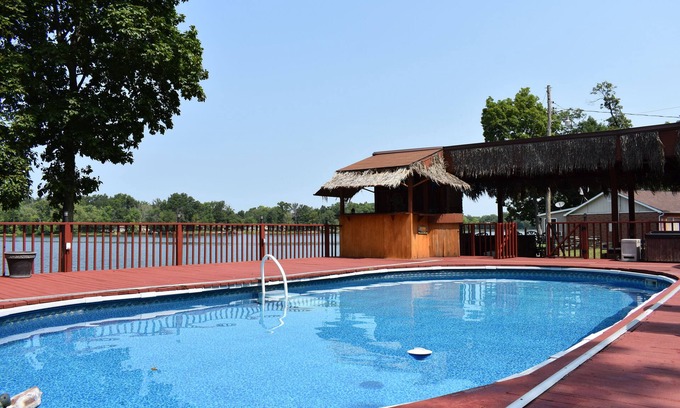 Scheller House | Fun retreat at the lake with ample room for family and friends! Pet-friendly!