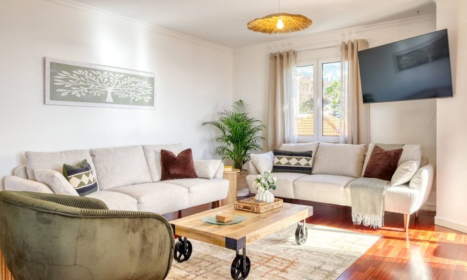 Santa Luzia Apartment | Funchal Panoramic View, a Home in Madeira