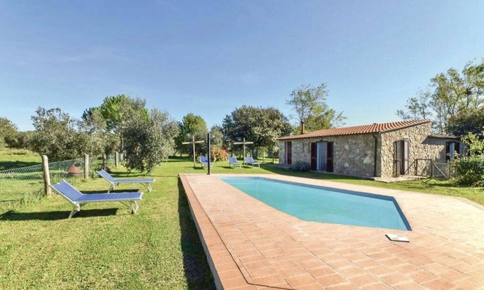Pitigliano Villa | Funghi 1 - Country house with swimming pool in Orcia Valley, Tuscany