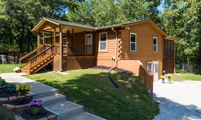 Johnson County House | Furnished 1 bedroom and 1 bath full kitchen washer dryer on 6 Acres