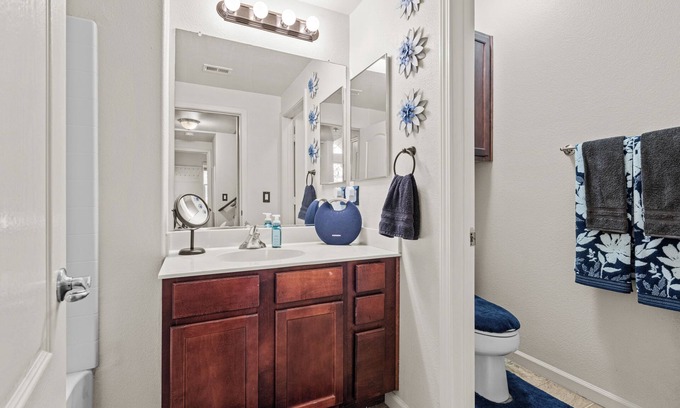 Natomas Park Condo | Furnished 2bd 2ba Condo w/Loft & Garage in Gated Community – Poolside Retreat