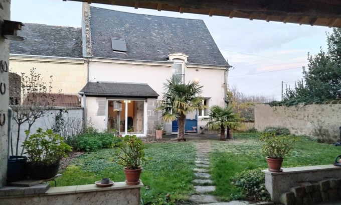 Savigny-en-Veron House | Furnished 3-bedroom house for 6 to 8 people in the heart of the vineyards