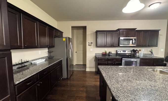 Ellendale House | Furnished Home with 4 Bedrooms and Prime Location for Nurses & Executives