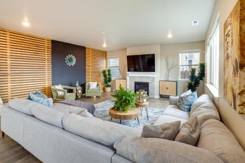 West Hills House | Furnished Patio and Fire Pit Bremerton Home!