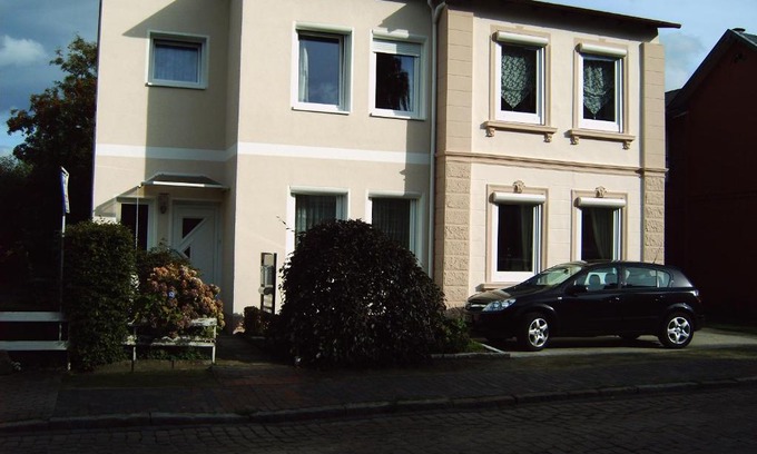 Pinneberg Apartment | Gästehaus UP-Arnold
