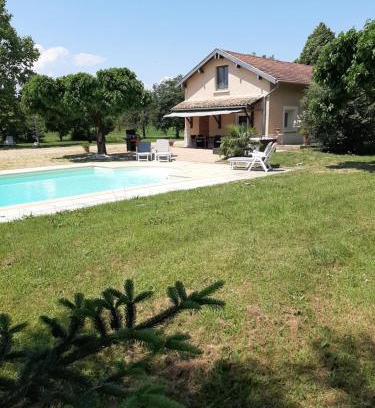 Biziat Apartment | Gîte à la campagne avec piscine