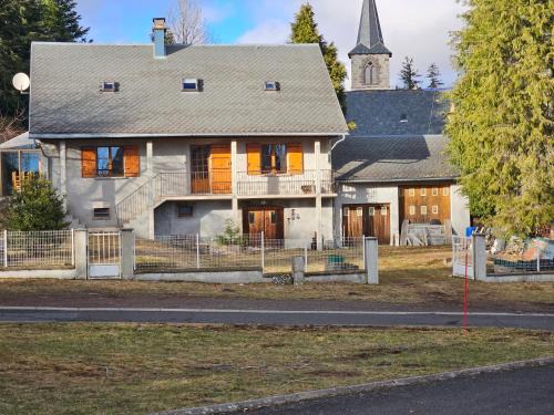 Montgreleix House | Gîte 6 personnes Chez Gaby