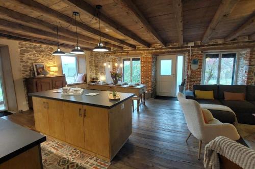 Arpajon-sur-Cere House | Gîte 8 pers avec jacuzzi et jardin Aurillac