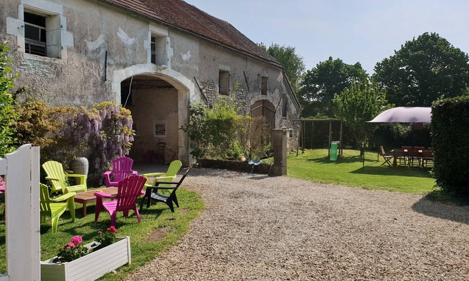 Etais-la-Sauvin House | Gîte "Au Bonheur des Champs"