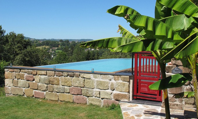 Objat House | Gîte "côté pré"- "Les sources" self-catering estate, Objat, Corrèze