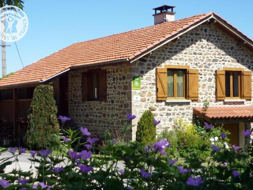 Sauvain House | Gîte chaleureux à Sauvain avec jardins, activités familiales et spa en option - FR-1-496-94