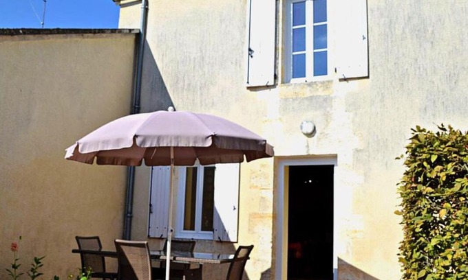 Salles-Lavalette House | Gîte Charentais avec Terrasse, Jardin et Randonnées - Idéal Familles et Animaux Acceptés - FR-1-653-177