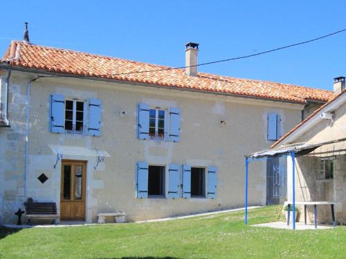 Chalais House | Gîte charentais avec cour privative, baby-équipement, télétravail, vélos, BBQ, animaux acceptés - FR-1-653-170
