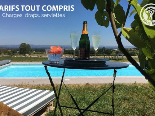 Saint-Andre-dʼApchon House | Gîte charmant avec piscine, jardin, et produits fermiers à Saint-André-d'Apchon - FR-1-496-142