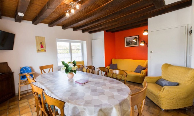 Savigne-sous-le-Lude House | *Gîte classé près zoo la Flèche 11 couch.+bébé Prix base132€/6per+18€per.sup