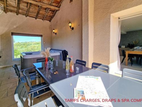 Chevrieres House | Gîte confortable pour 12 avec jardin privé et spa en Auvergne-Rhône-Alpes - FR-1-496-354