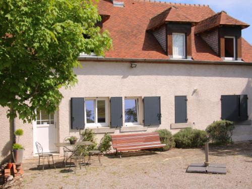 Besson House | Gîte cosy avec terrasse et WiFi - 2 ch, 4 pers à Besson - FR-1-489-355