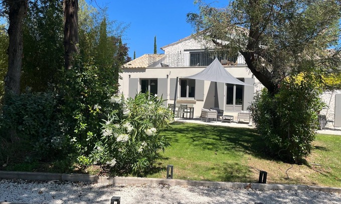 L'Isle-sur-la-Sorgue House | Gîte Dans un Mas Provencal Avec Piscine, 3km du Centre de L'isle-sur-la-sorgue
