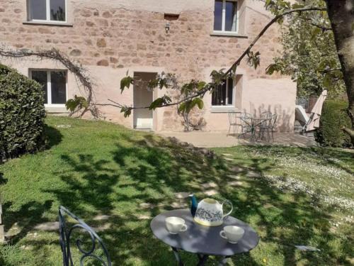 Sevelinges House | Gîte de charme avec jardin, terrasse et poêle à bois en pleine nature - FR-1-496-250