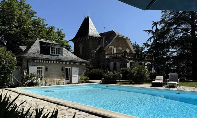 Brive-la-Gaillarde Villa | Gîte de France Pool house 3 ears - Gite de France 3 people