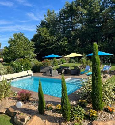 Angrie House | Gîte Ecrin de Verdure Jacuzzi et piscine