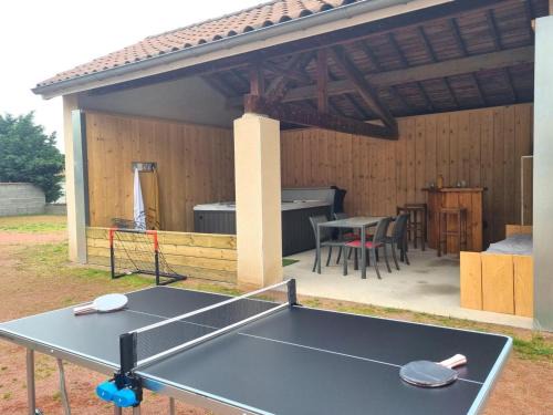 L'Hopital-le-Grand House | Gîte Familial avec SPA et Jeux Extérieurs - 5 Chambres, 230m², Village Typique, Animaux Acceptés - FR-1-496-289