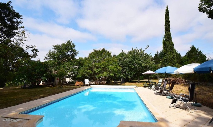 Castella House | Gîte grande capacité avec piscine La Chênaie à Castella