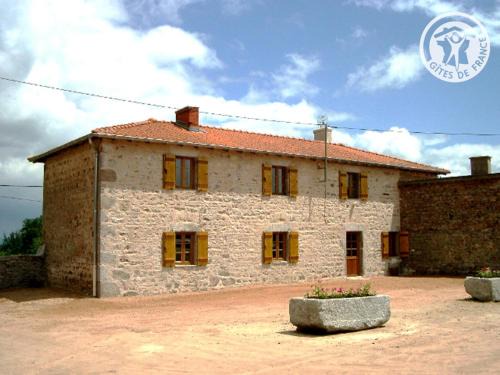 Le Crozet House | Gîte isolé au calme avec cheminée, grand jardin et chemins privés - FR-1-496-100