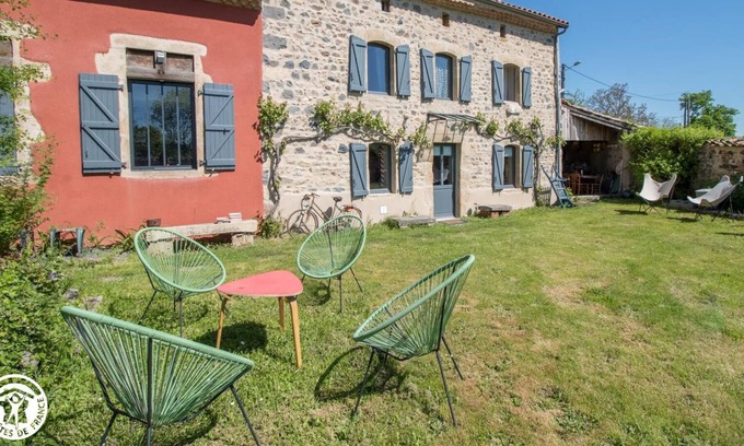 Egliseneuve-des-Liards House | Gîte Lécole des Filles