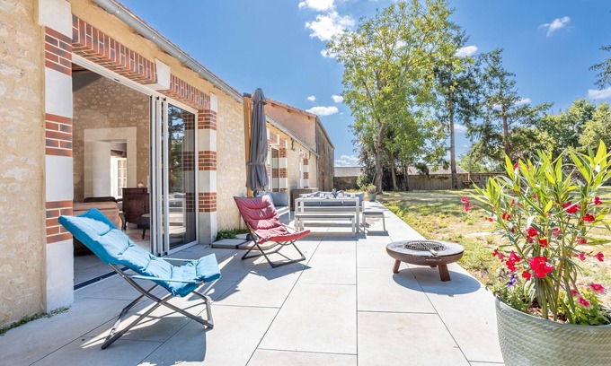 Sainte-Cecile Cottage | Gîte 'La Longère Near Puy du Fou' with Private Terrace, Shared Garden and Wi-Fi