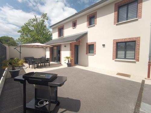 Moussy House | Gîte le Cubry