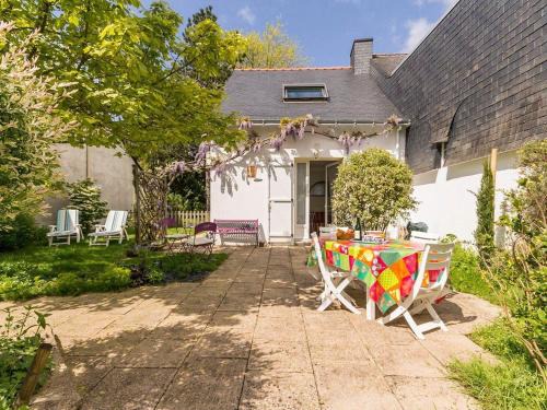 Saint-Omer-de-Blain House | Gîte rénové calme avec jardin fleuri, à proximité du canal de Nantes à Brest et de la forêt du Gâvre - FR-1-306-1007