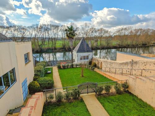 Sable-sur-Sarthe House | Gîte restauré 6 pers. au bord de la rivière, proche centre, parking et wifi - FR-1-410-380
