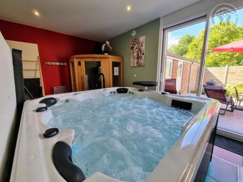 Arneke House | Gîte & SPA Les Hirondelles de 2 à 8 personnes