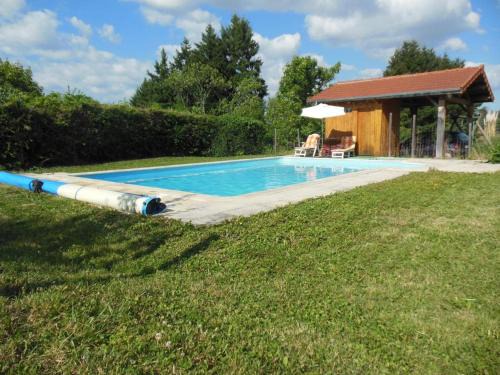 Renaison House | Gîte spacieux à Renaison avec cheminée, jardin et équipements enfants - FR-1-496-257