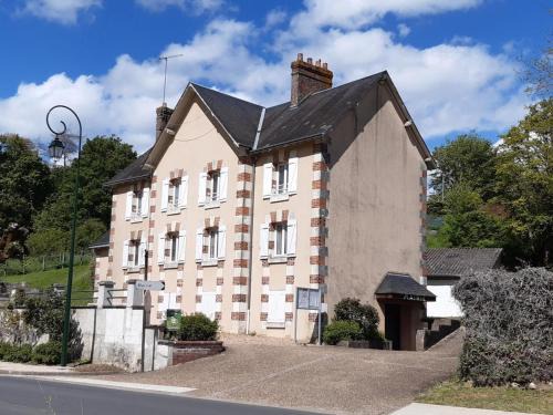 Sasnieres House | Gîte spacieux à Sasnières - 2 chambres, jardin, proche des Châteaux de la Loire et Zoo de Beauval - FR-1-491-340