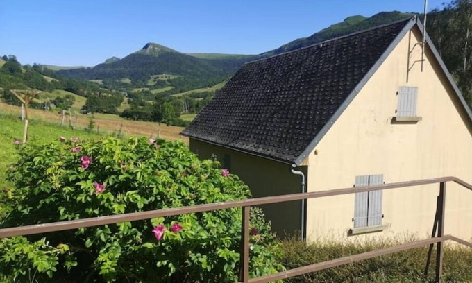 Saint-Paul-de-Salers House | Gîtes Entre Salers et le puy Mary Dans le Cantal