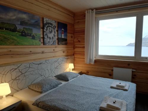 Sydrugota House | Gøtugjógv Log House