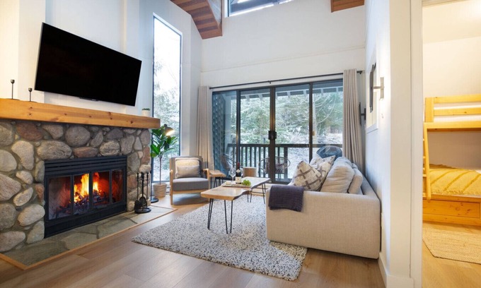 Upper Village Apartment | Gables @ Gondola Base - Designer 2BR