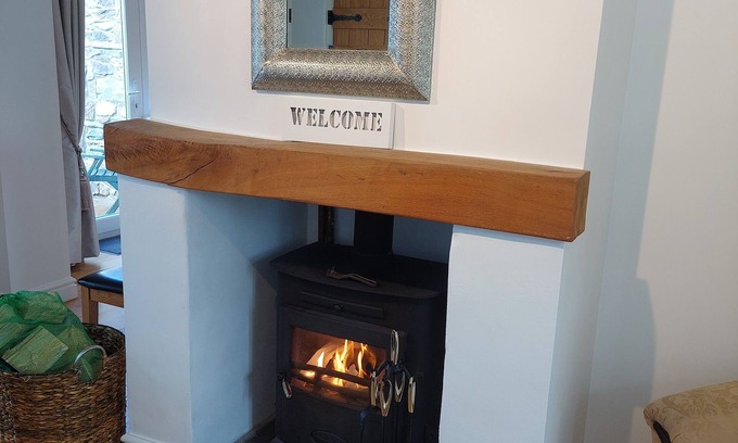 Cylch-Y-Garn Cottage | Gadlys cottage sleeps 6 dog friendly walk to Church Bay Beach sea views