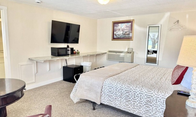 Hulls Cove Hotel | Gallagher's Travels Room One (King Bed)