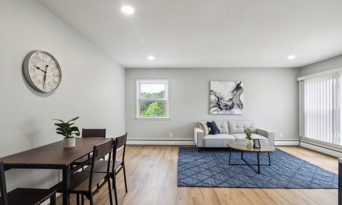 New Castle Apartment | Galloway 6 I Spacious Garden Style Retreat I Gym
