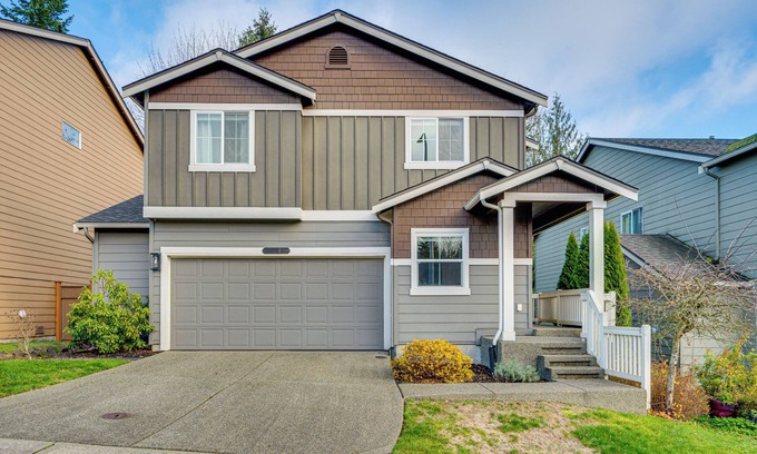 Tumwater House | Game Room & Deck: Family-Friendly Tumwater Gem