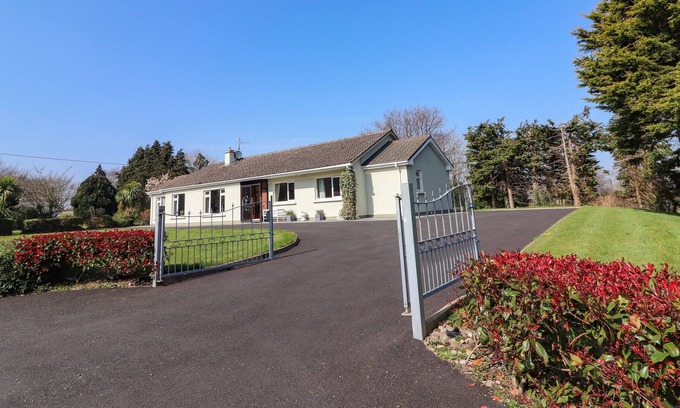 MacGillycuddy's Reeks Cottage | GAP OF DUNLOE, family friendly in Beaufort, County Kerry