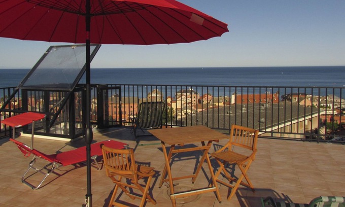 Laigueglia Apartment | Garden an Seaview by Interhome