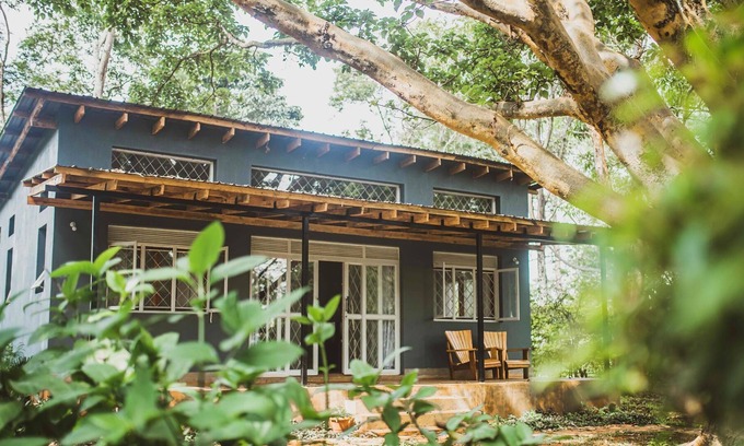 Jinja Cabin | Garden Cabin on the Nile - African Grey
